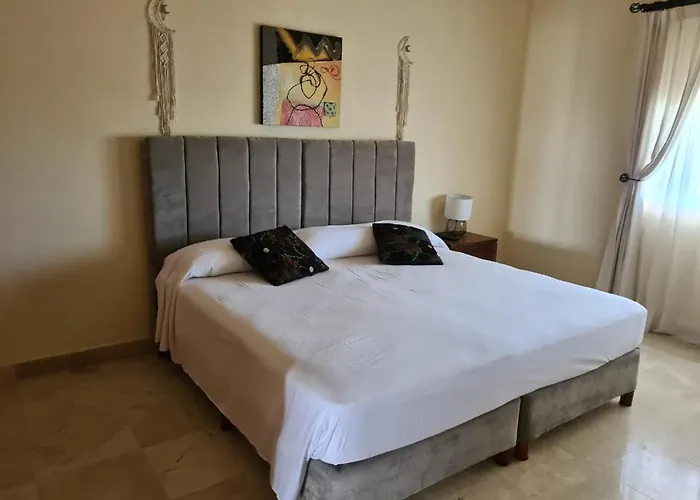 Magnificent Penthouse Jacuzzi, Access & Wifi Apartment *