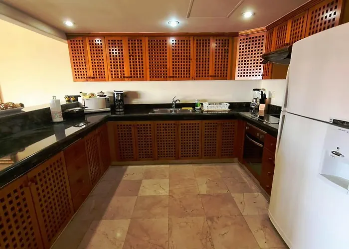 Magnificent Penthouse Jacuzzi, Access & Wifi Apartment *
